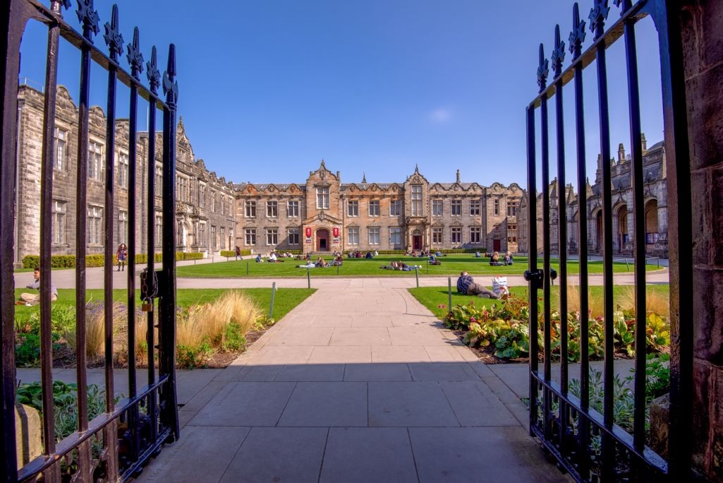 Światowej sławy Uniwersytet St Andrews wybiera regały Compactus